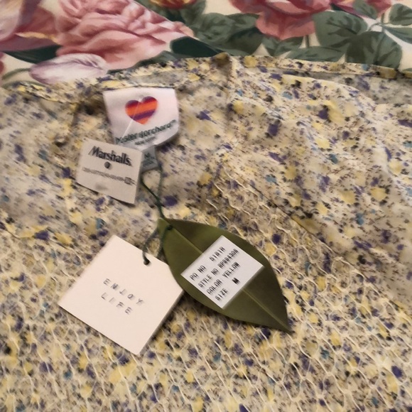 NWT woman’s M super soft top - Picture 6 of 10